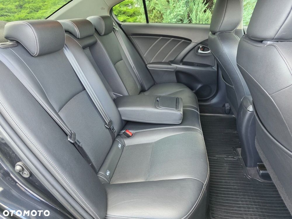 Toyota Avensis 1.8 Premium MS - 20