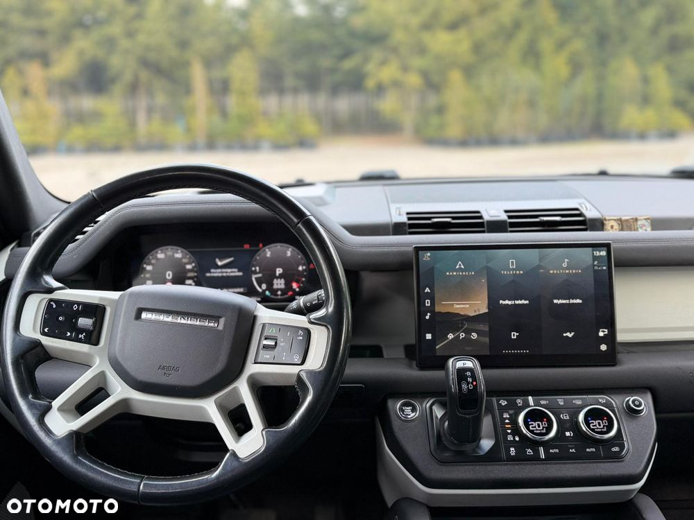 Land Rover Defender - 17