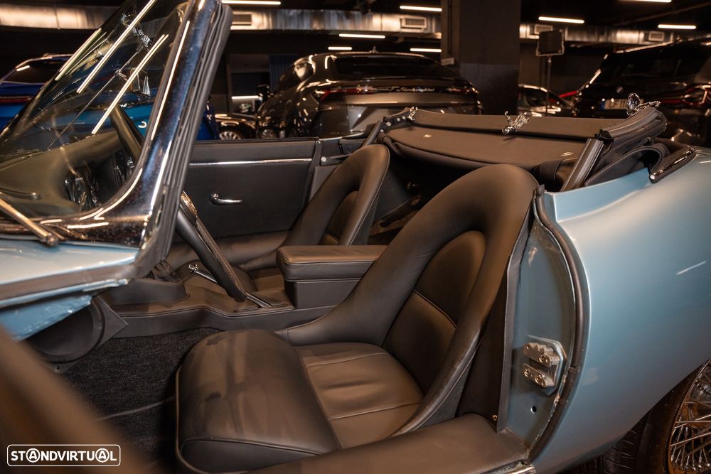 Jaguar E-Type - 10