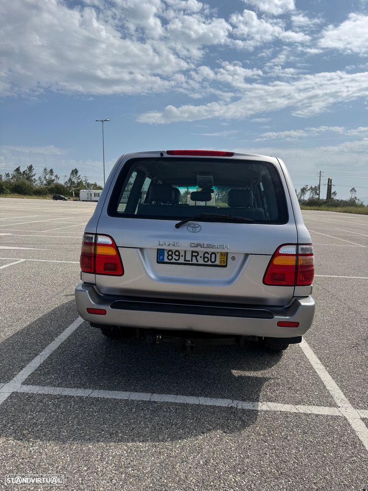Toyota Land Cruiser 100 Auto Executive - 16
