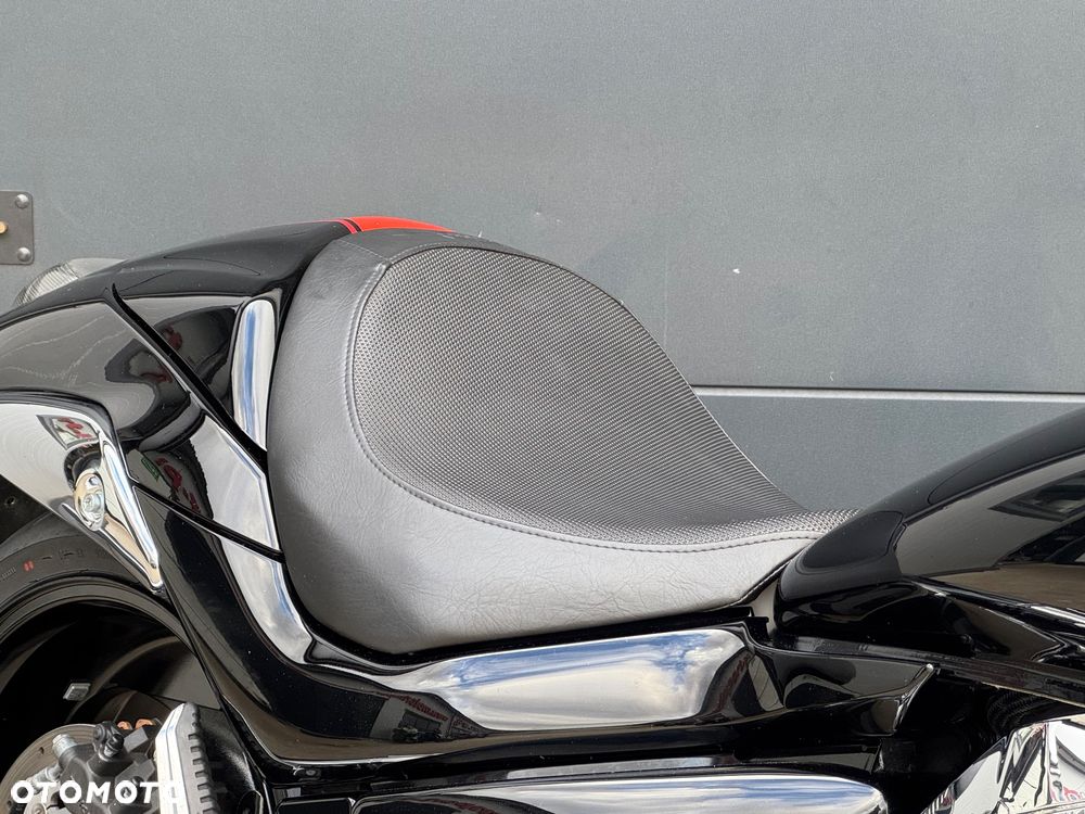 Suzuki Intruder - 7