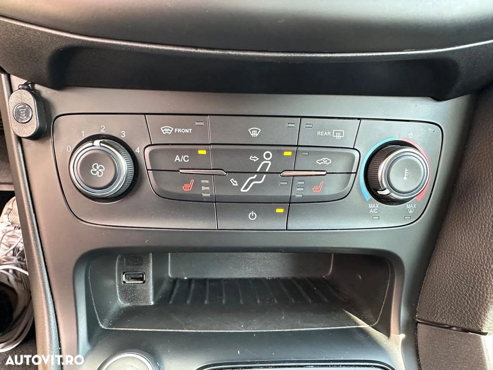 Ford Focus 1.5 TDCi Powershift Titanium - 17