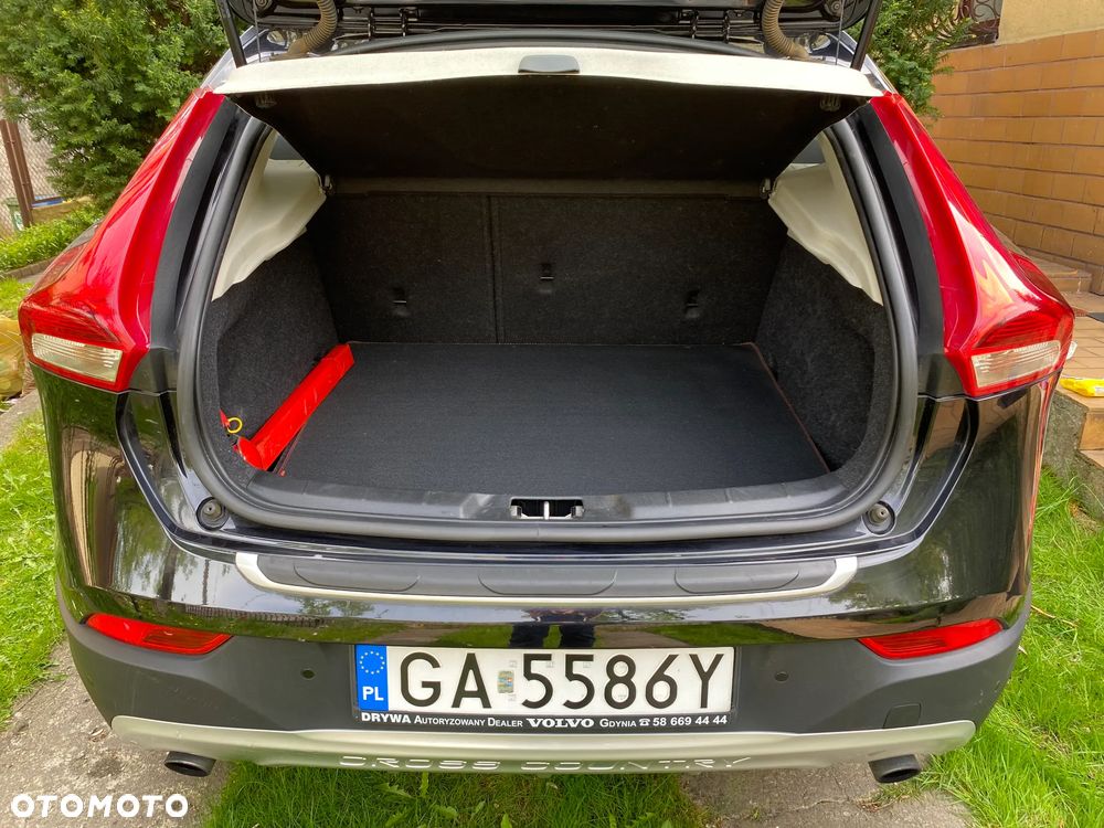 Volvo V40 Cross Country T3 Drive-E Ocean Race - 14