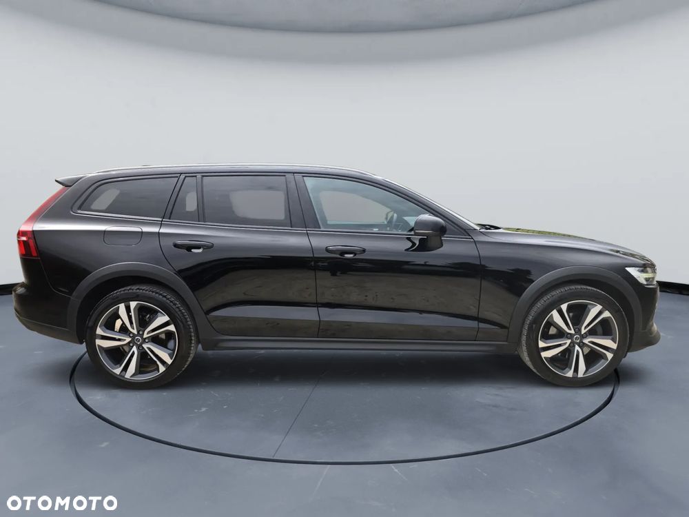 Volvo V60 Cross Country B4 D AWD Ultimate - 9