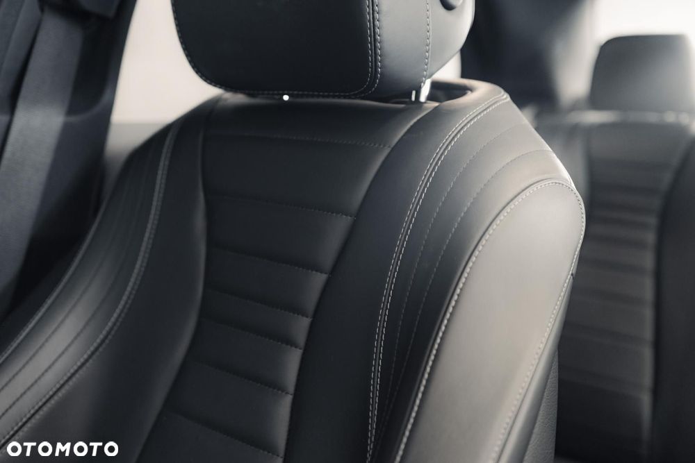 Mercedes-Benz Klasa E 220 d 4-Matic 9G-TRONIC - 35