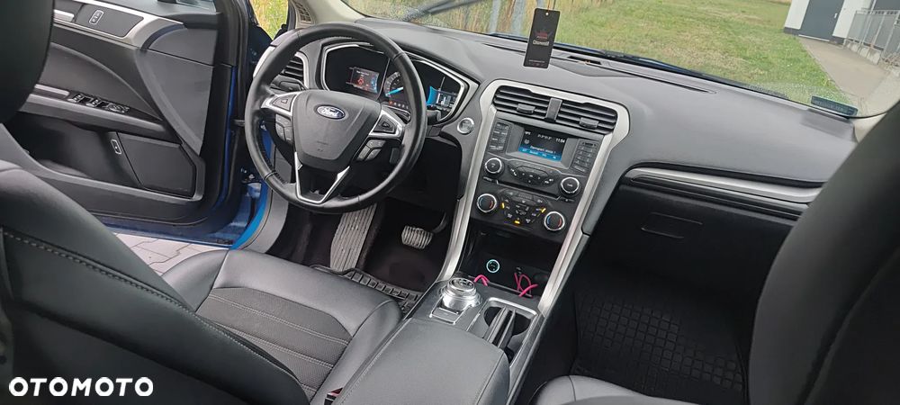 Ford Fusion - 8