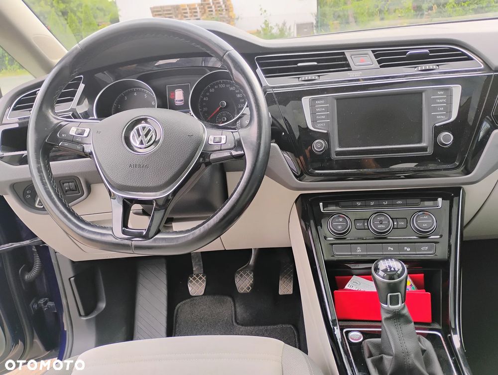 Volkswagen Touran - 18