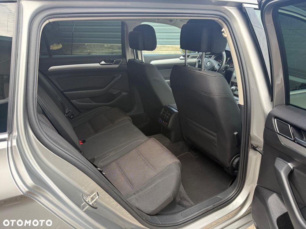 Volkswagen Passat 2.0 TDI (BlueMotion Technology) DSG Highline - 26