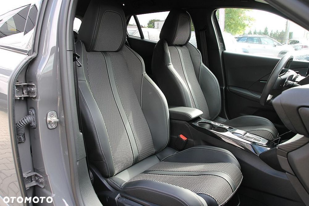 Peugeot 2008 1.2 PureTech GT S&S EAT8 - 23