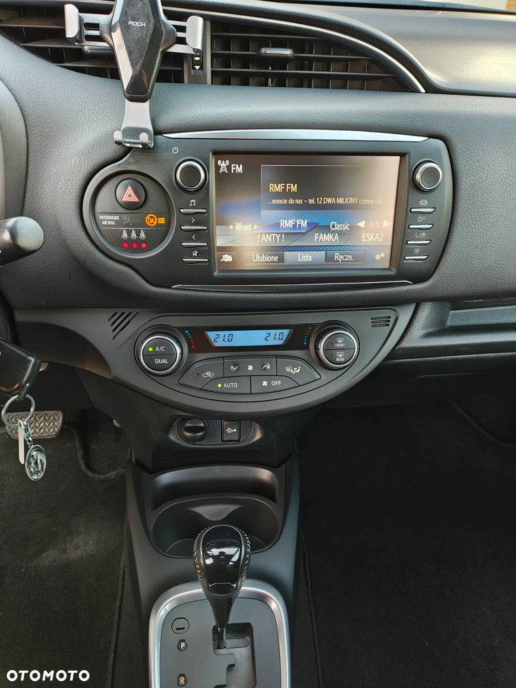 Toyota Yaris Hybrid 100 Premium - 14