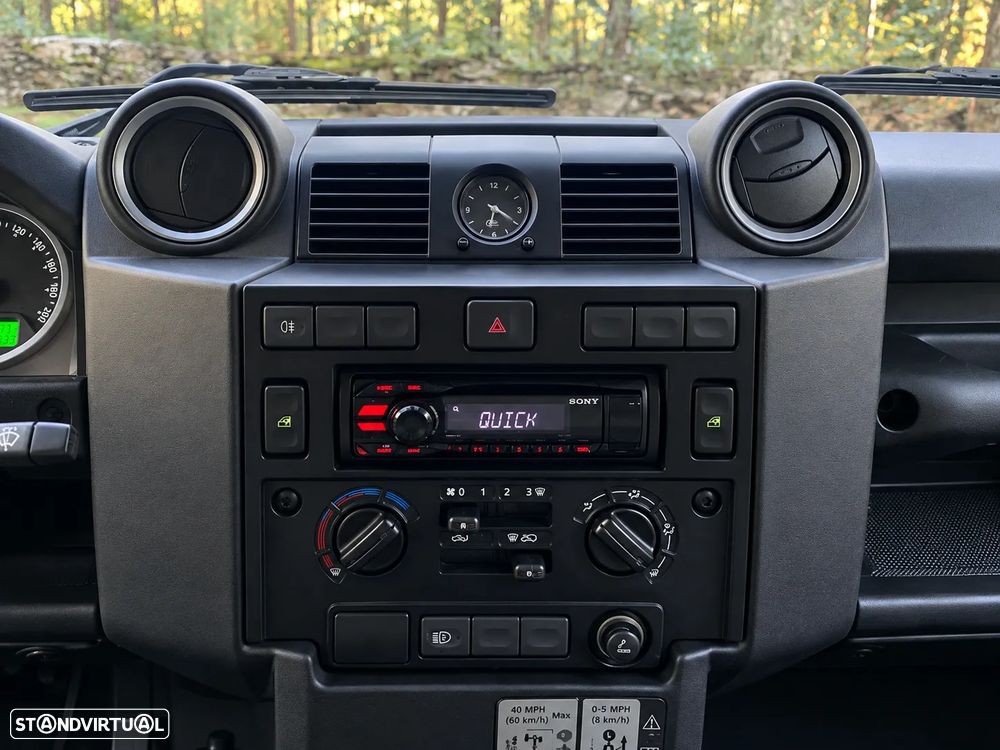 Land Rover Defender 90 2.4 CRD SE - 16