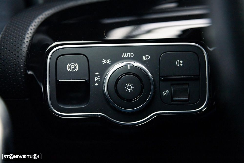 Mercedes-Benz A 250 Limousine e AMG Line - 25