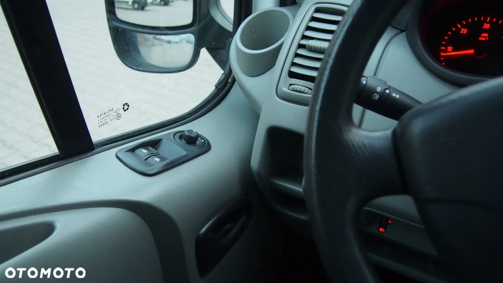 Opel Vivaro L2H1 2.9t - 18