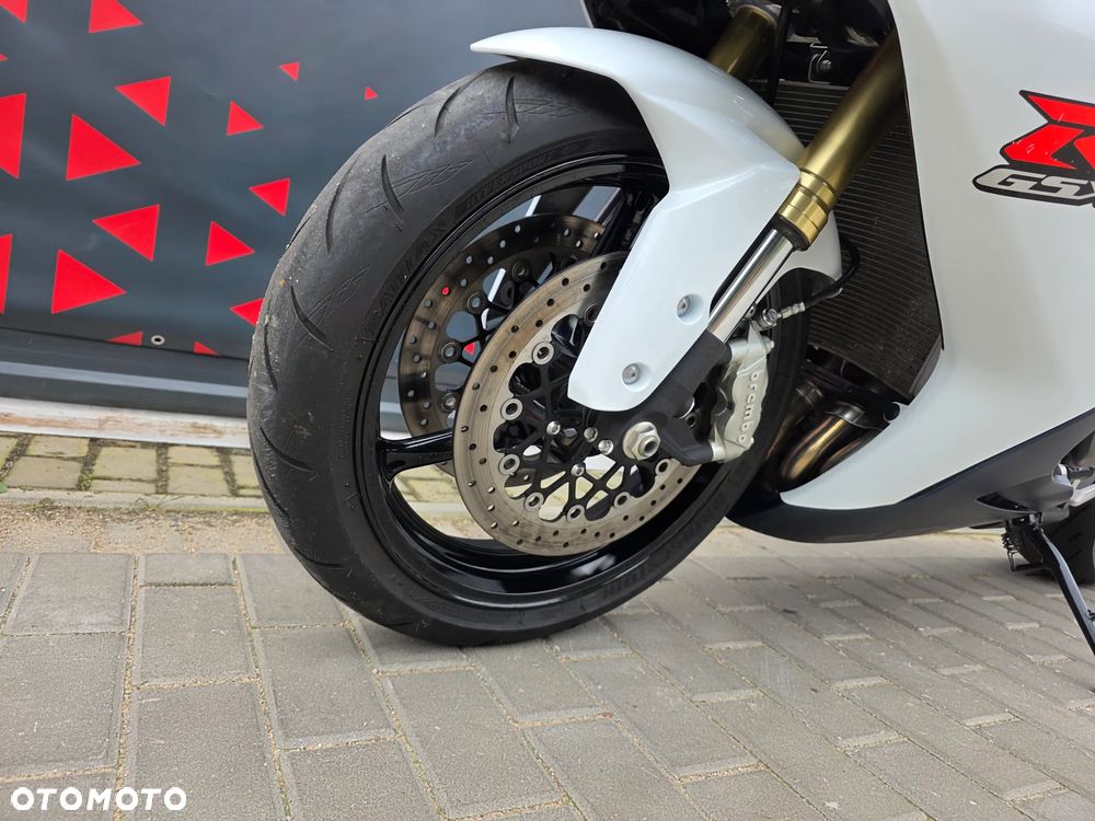 Suzuki GSX-R - 15