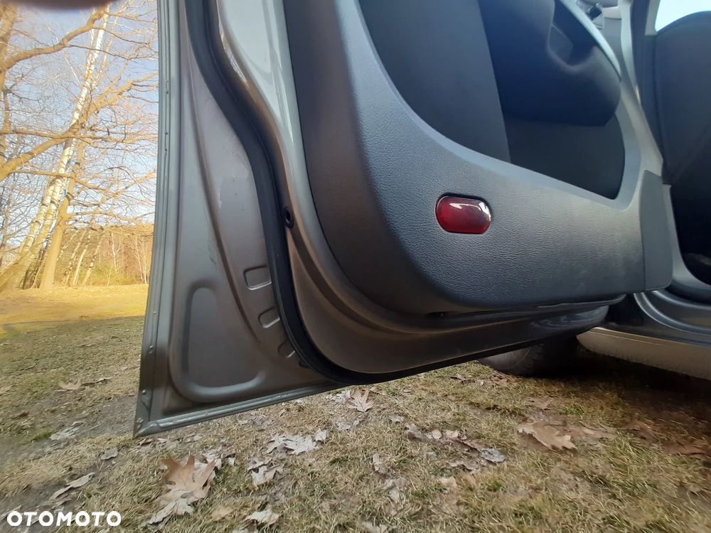 Volkswagen Touran - 11