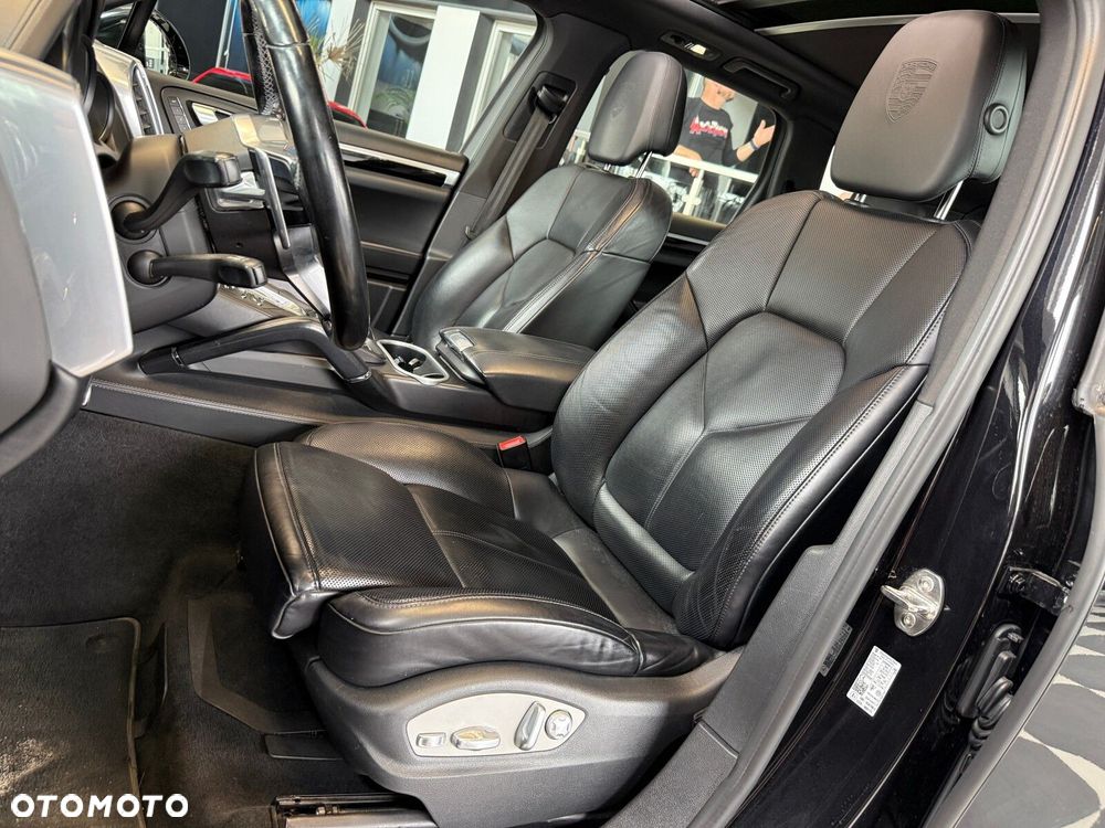 Porsche Cayenne - 25
