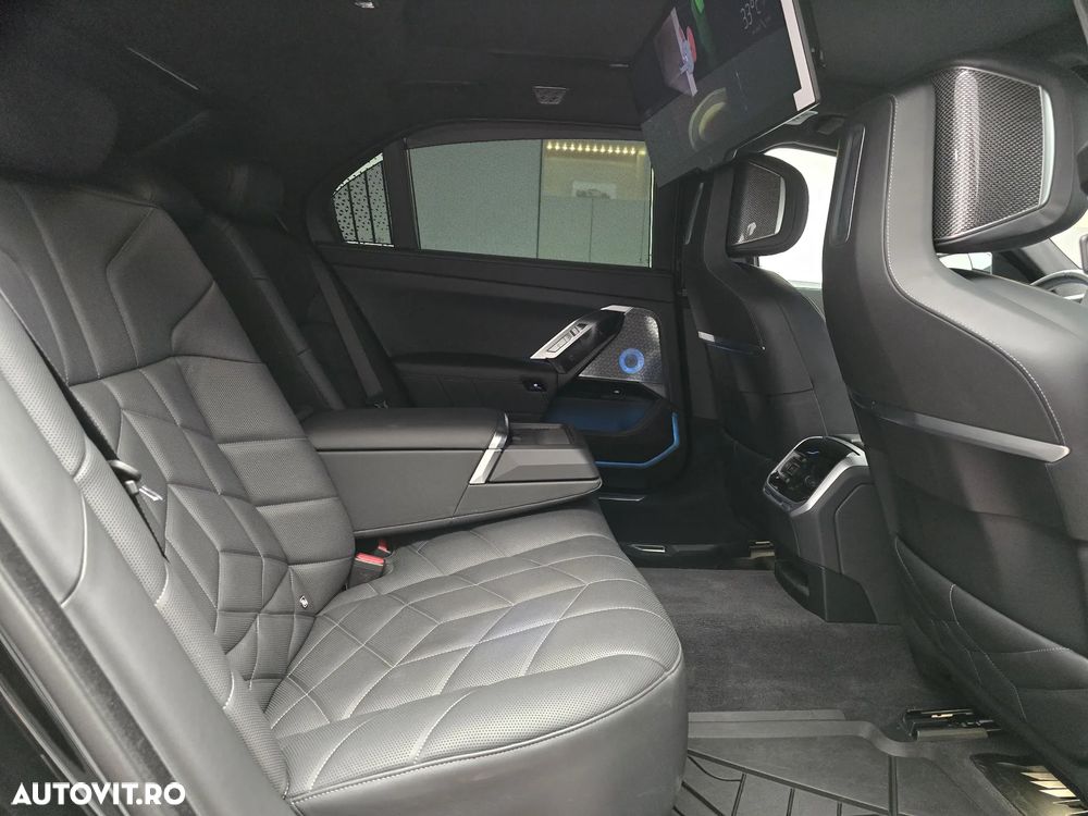 BMW Seria 7 740d xDrive MHEV - 17