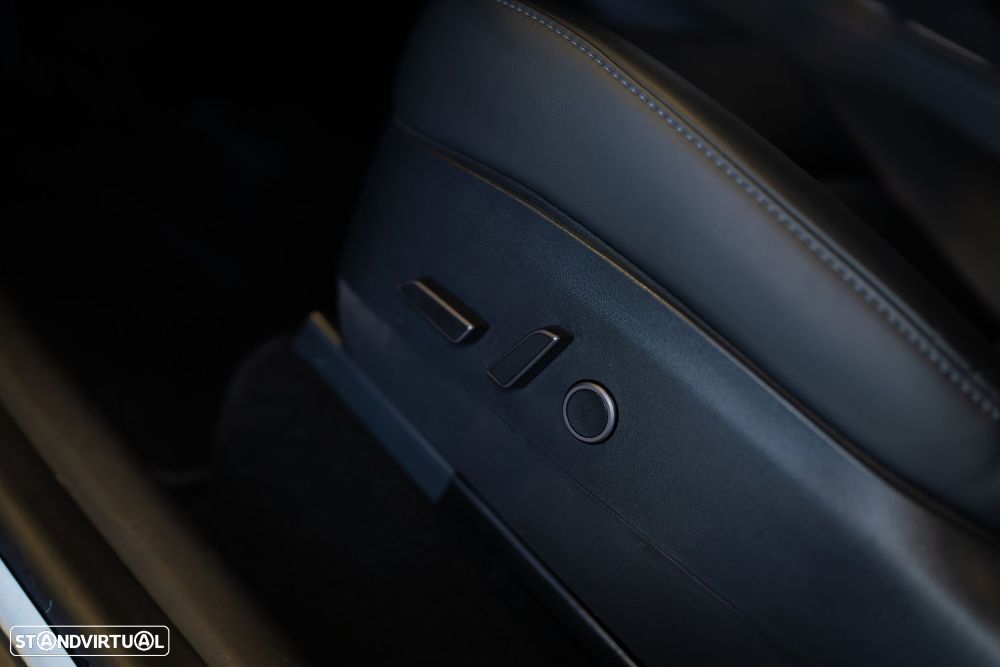 Tesla Model Y Standard RWD - 24