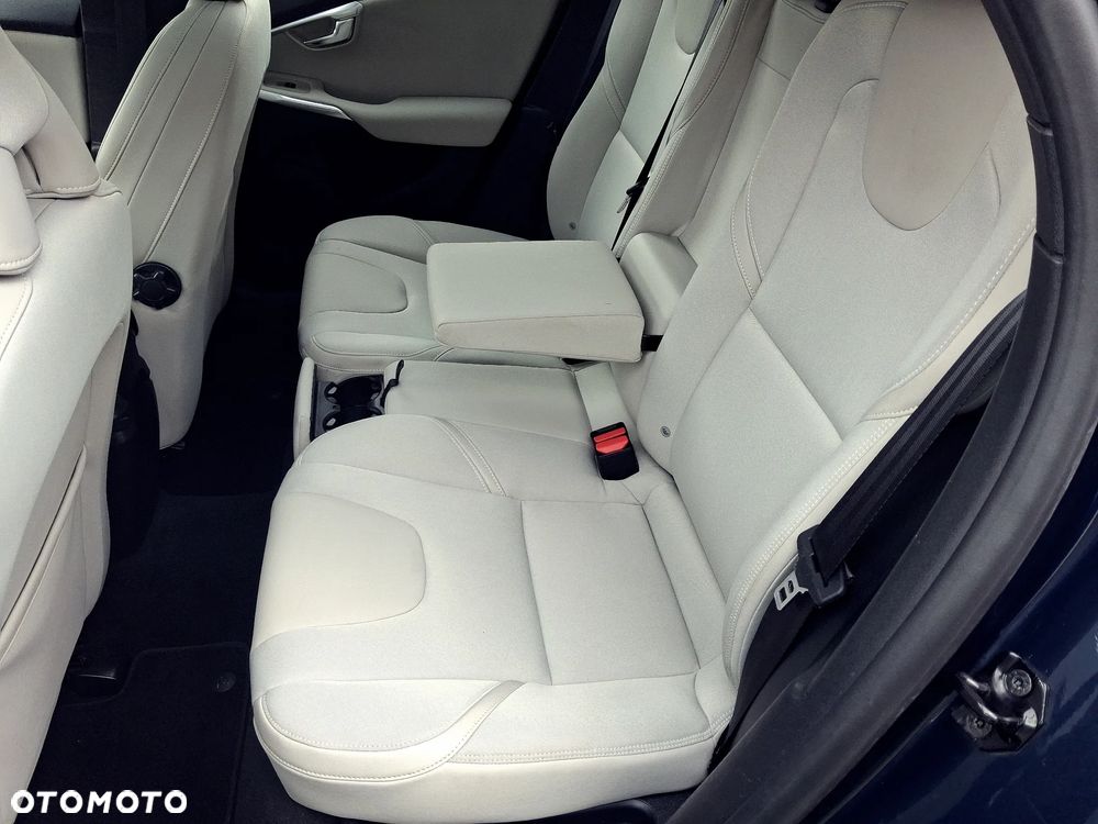Volvo V40 D2 Momentum - 21