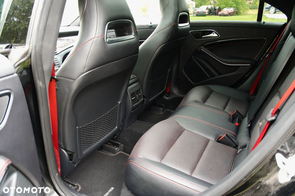 Mercedes-Benz CLA - 12