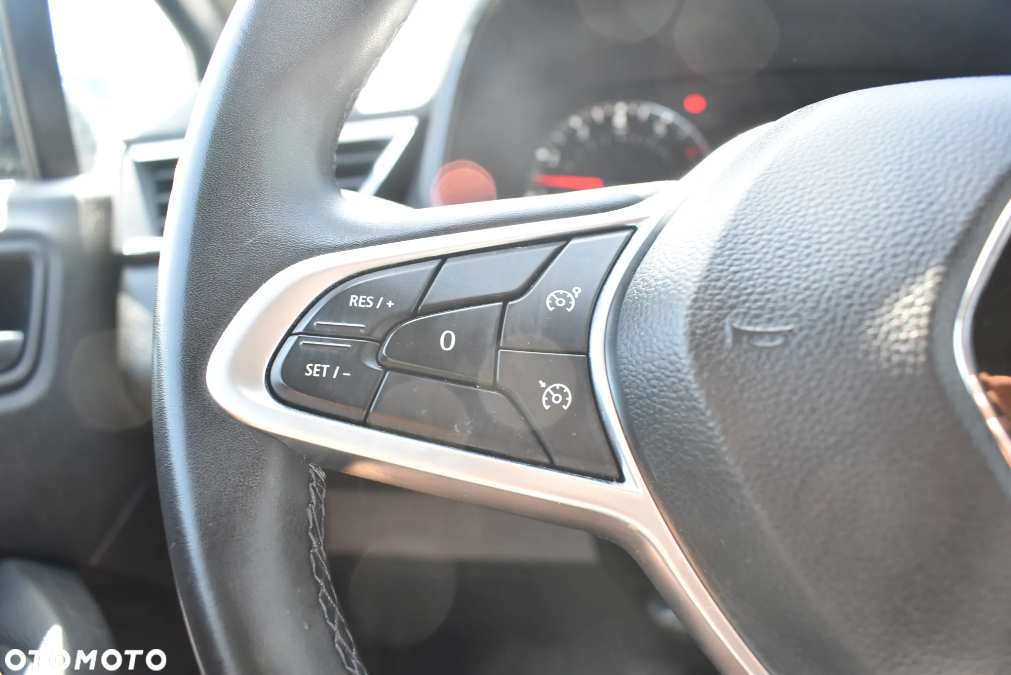 Renault Clio 1.0 TCe Equilibre - 24