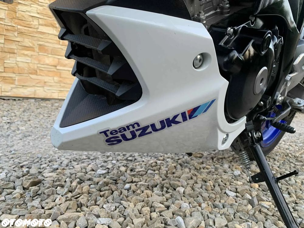 Suzuki GSX - 26