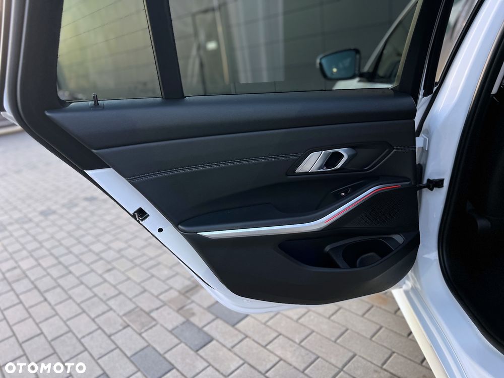 BMW Seria 3 320d Sport Line Shadow sport - 37