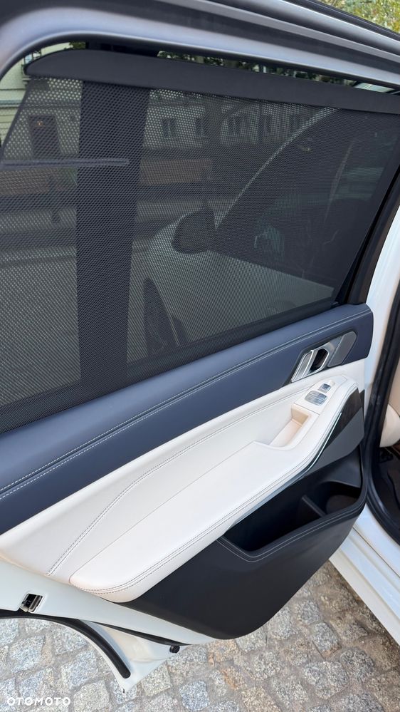 BMW X7 M50i sport - 15