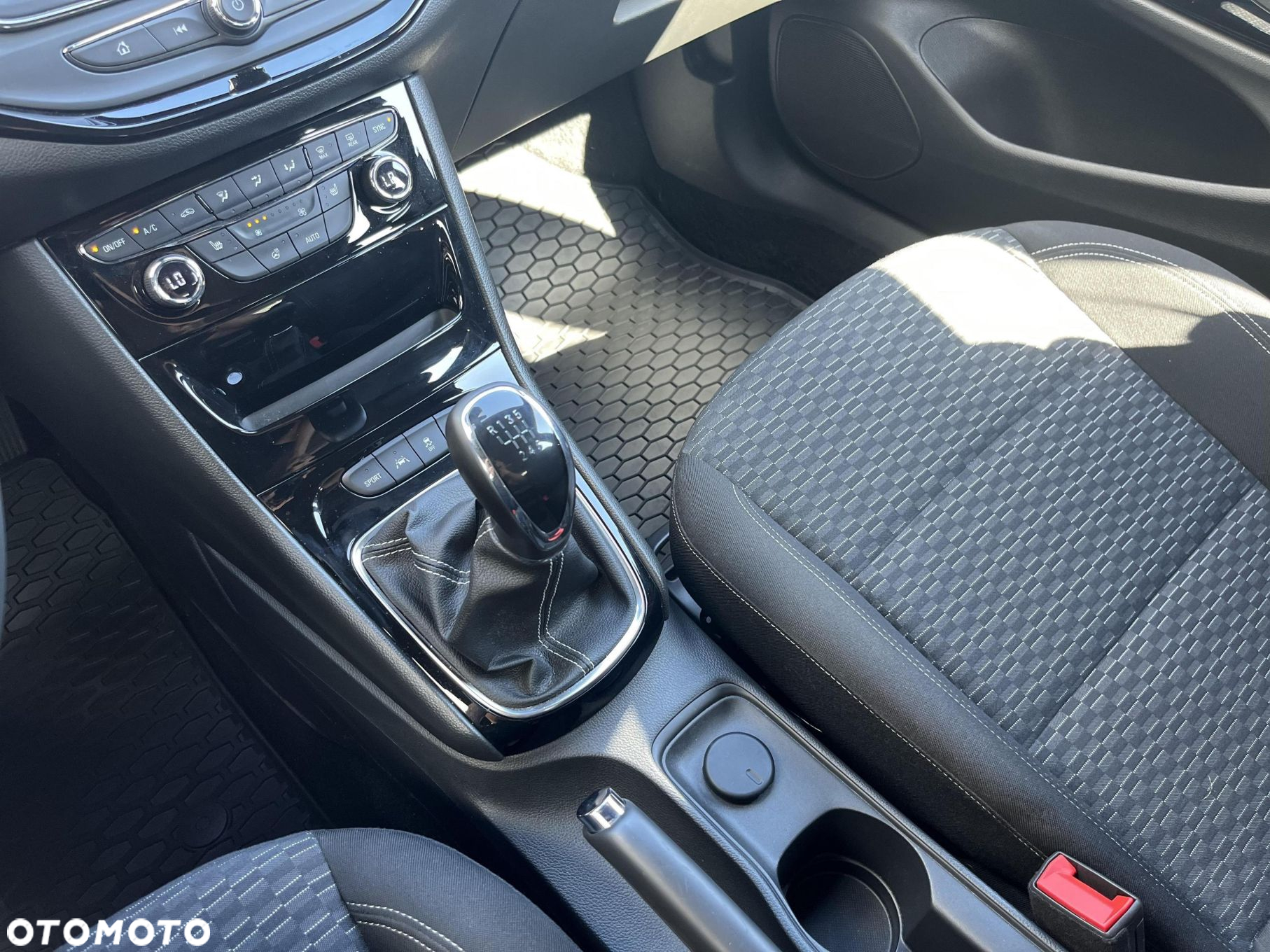 Opel Astra V 1.4 T Dynamic S&S - 15