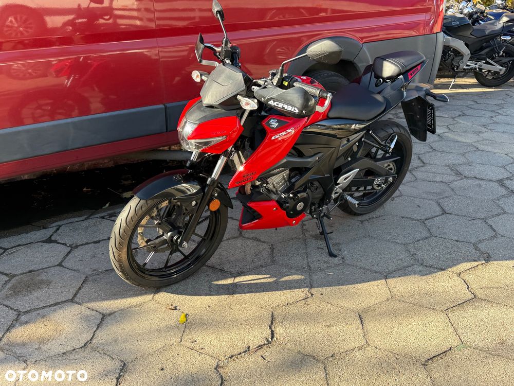 Suzuki GSX - 12