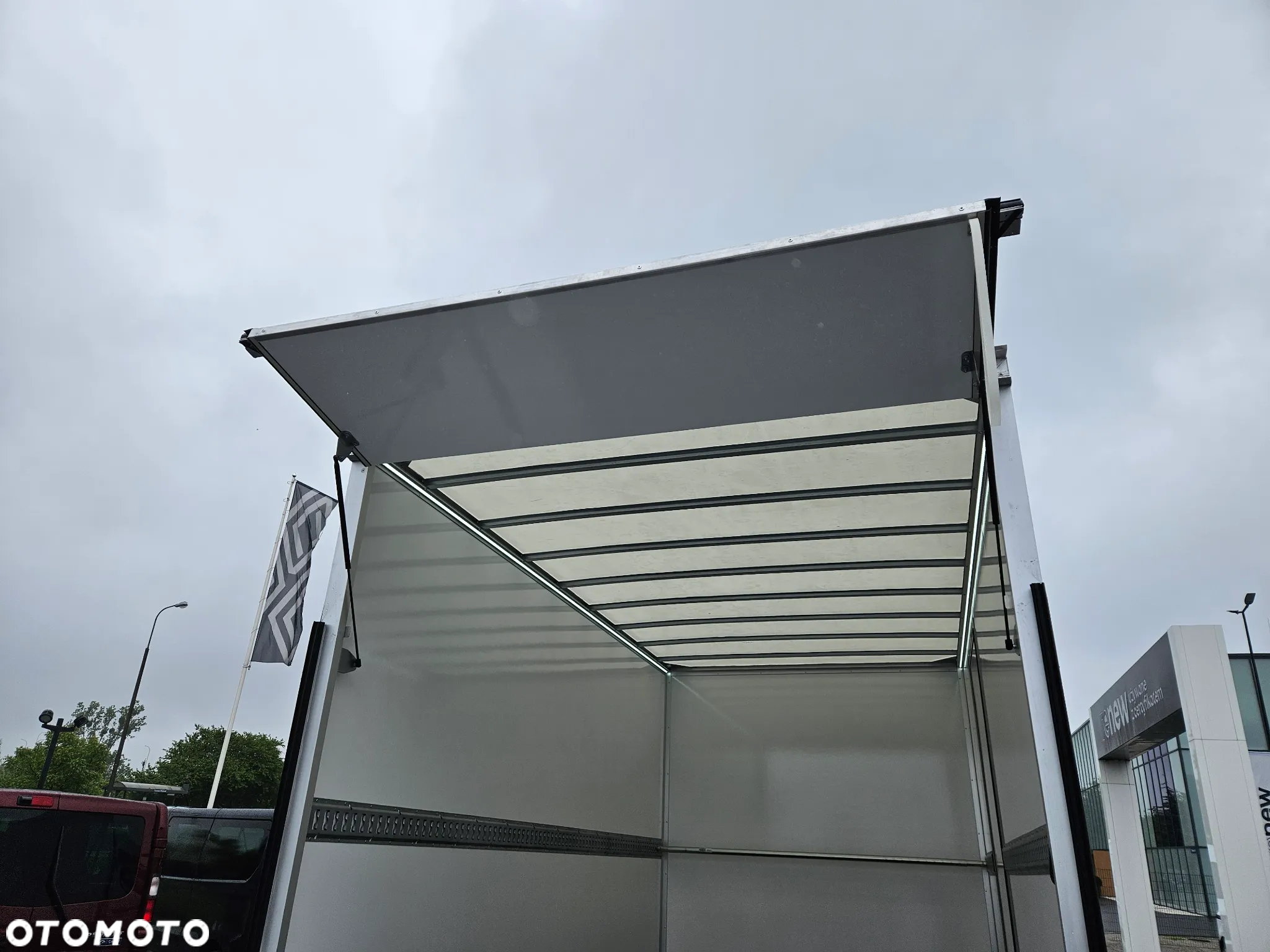 Renault nowy Master kontener 8 EP + winda - 10