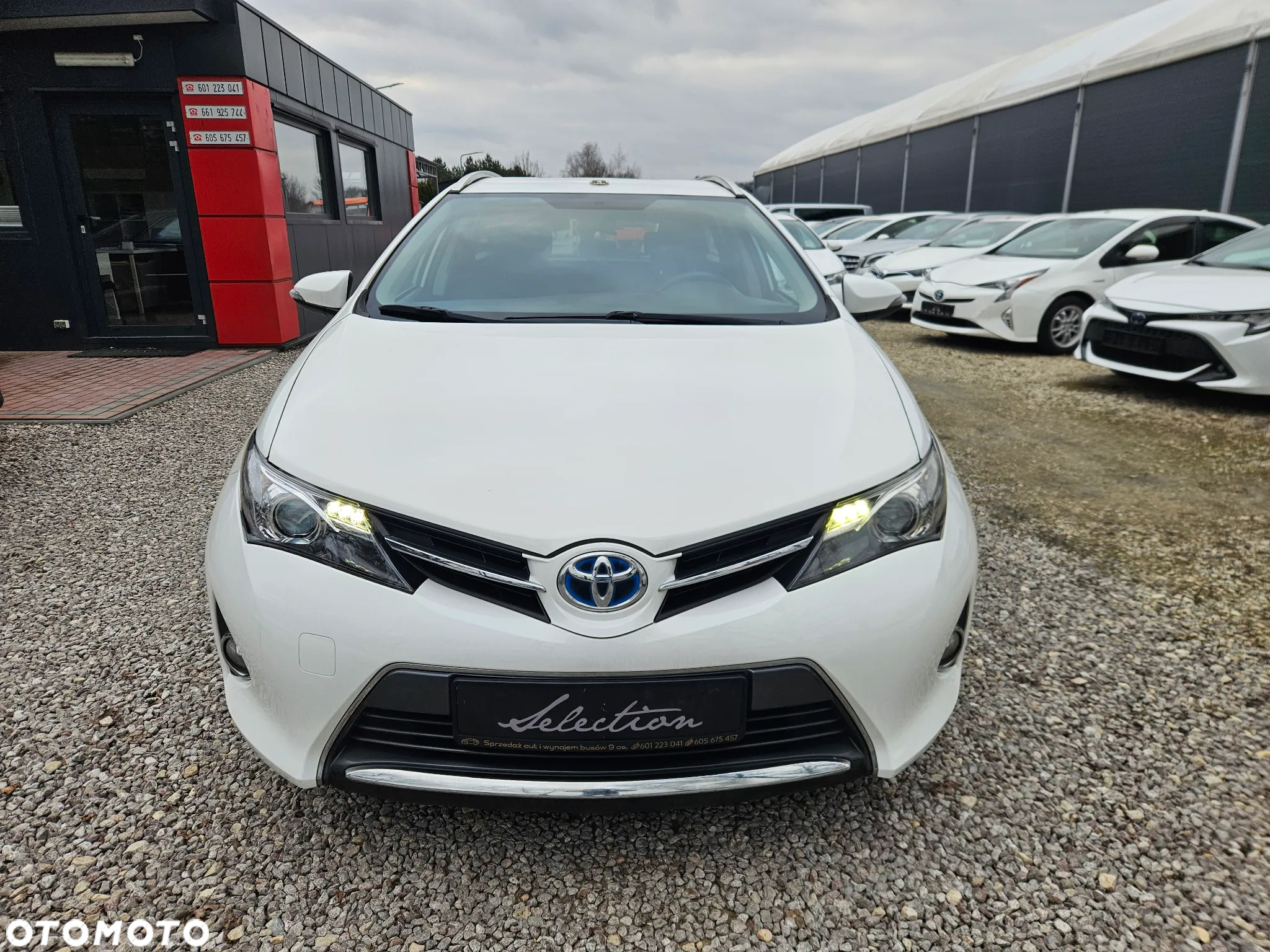 Toyota Auris Hybrid 135 Dynamic - 2