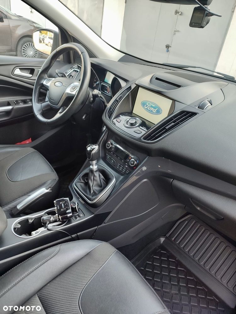 Ford Kuga 2.0 TDCi 2x4 Titanium - 4
