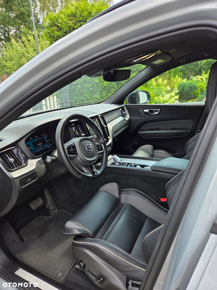 Volvo XC 60 B4 B Plus Dark - 9