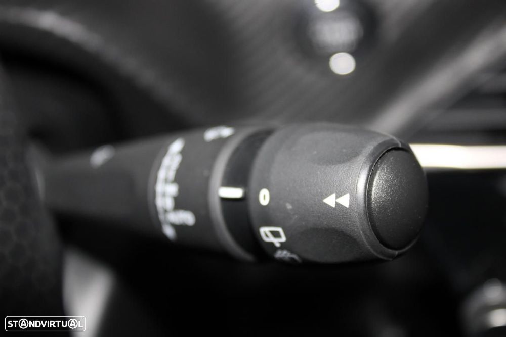 Peugeot e-2008 50 kWh GT - 19