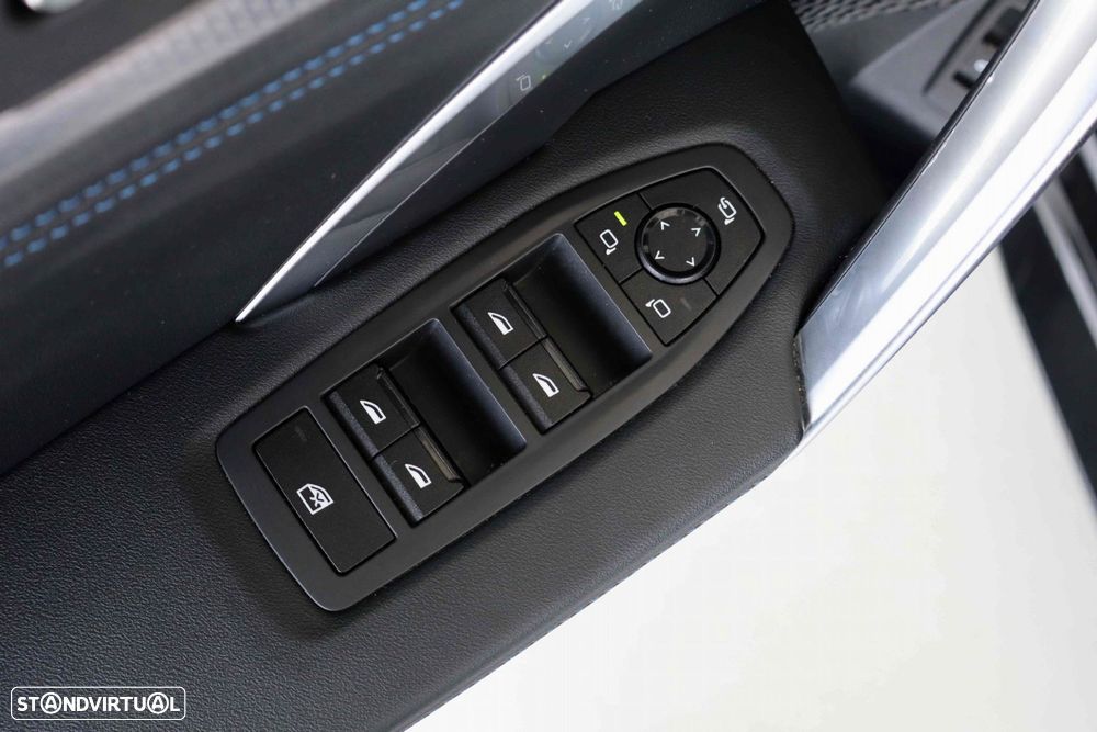 BMW iX2 eDrive20 Pack Desportivo M - 18