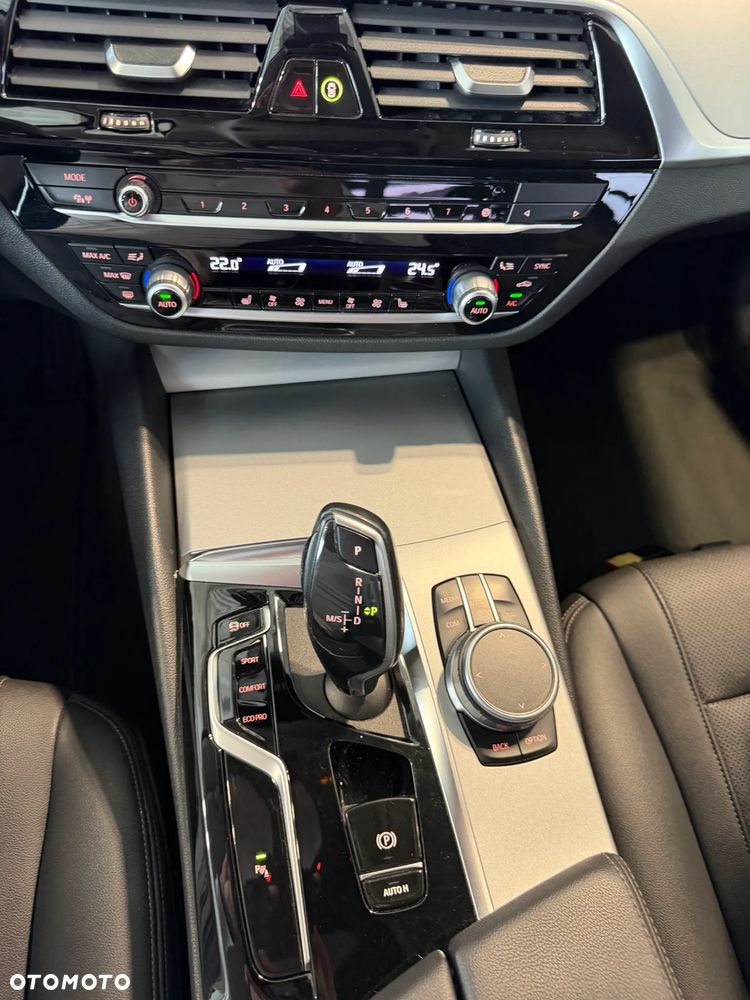 BMW Seria 5 520d xDrive Business Edition - 36