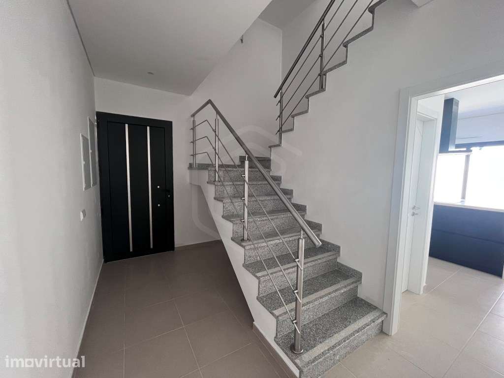 Moradia moderna T3+1 perto do centro da cidade de Tavira, Algarve - Grande imagem: 4/24