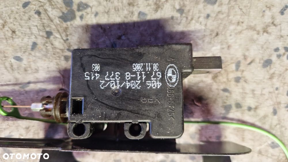 BMW E61 SIŁOWNIK KLAPKI PALIWA 8377415 - 2