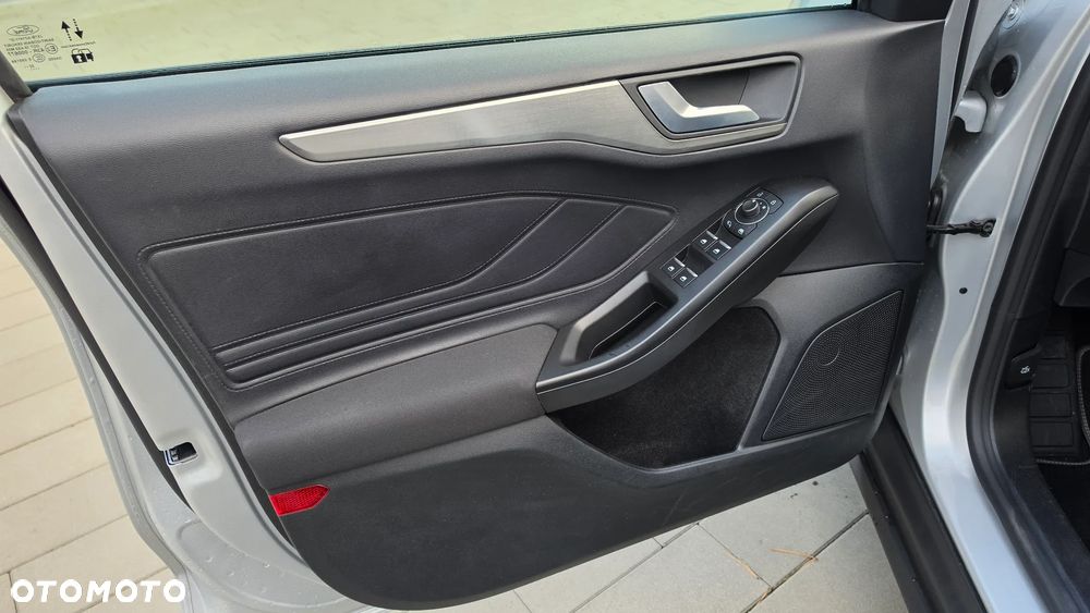 Ford Focus 1.0 EcoBoost Hybrid TITANIUM X - 22