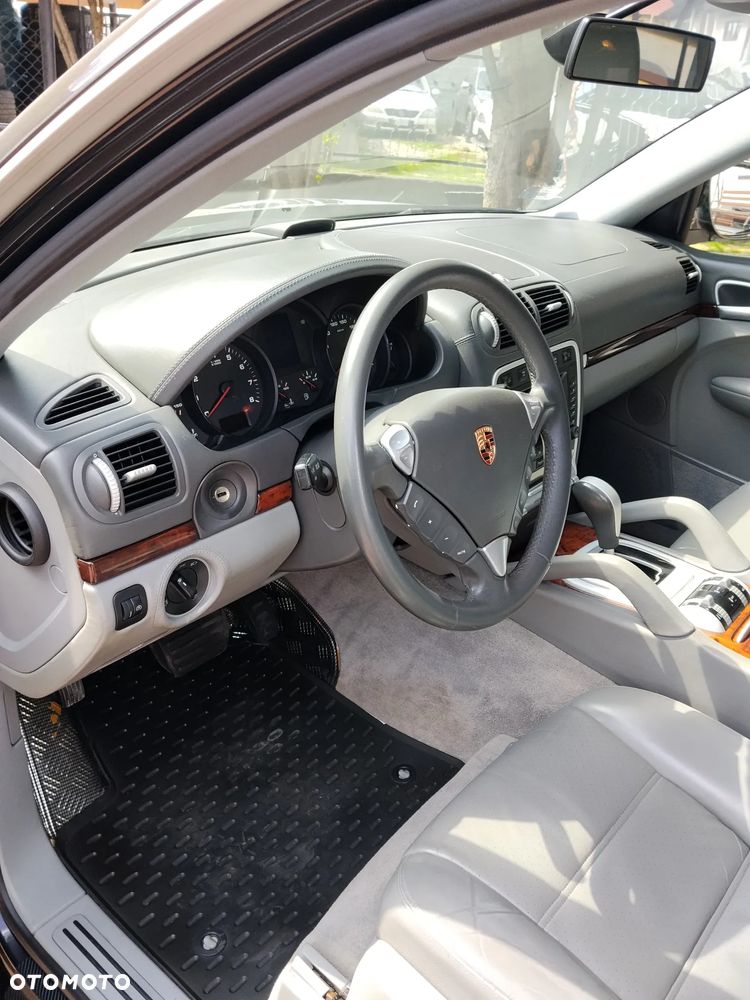 Porsche Cayenne - 10