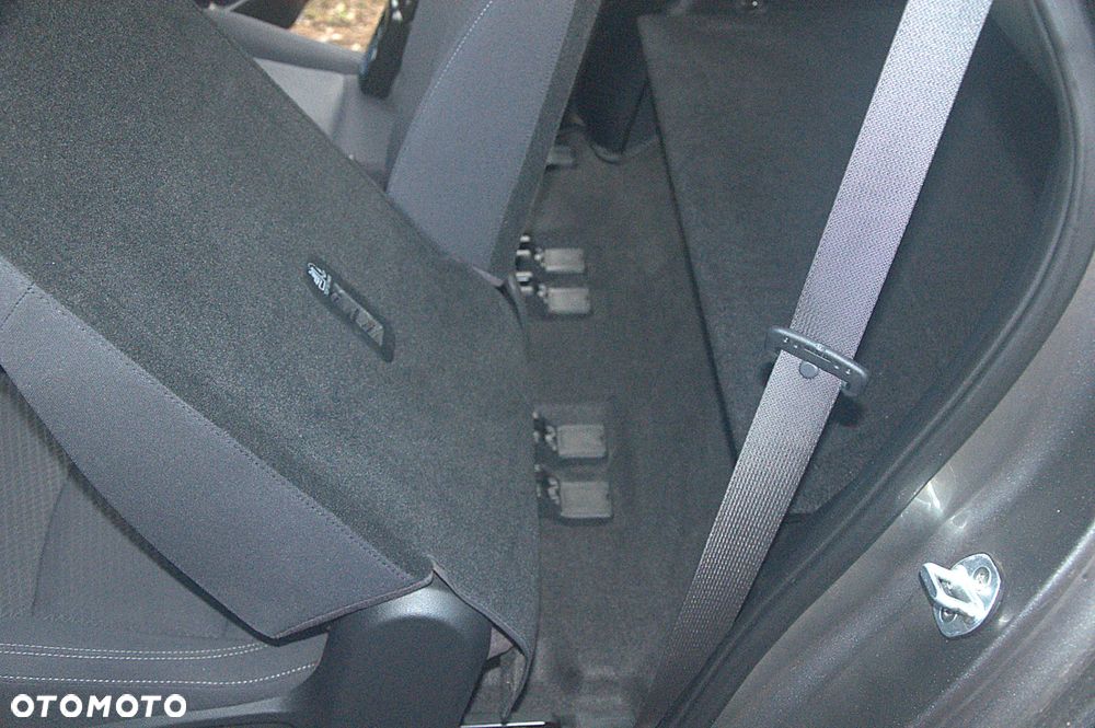 Kia Carens - 14