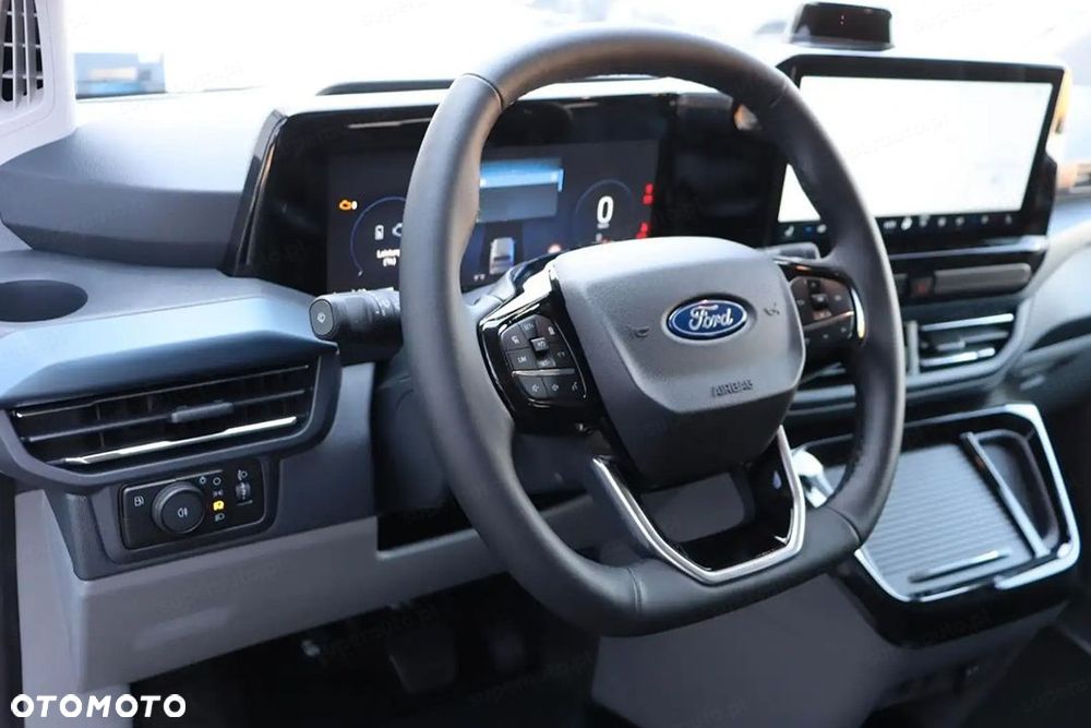 Ford Tourneo Custom - 12