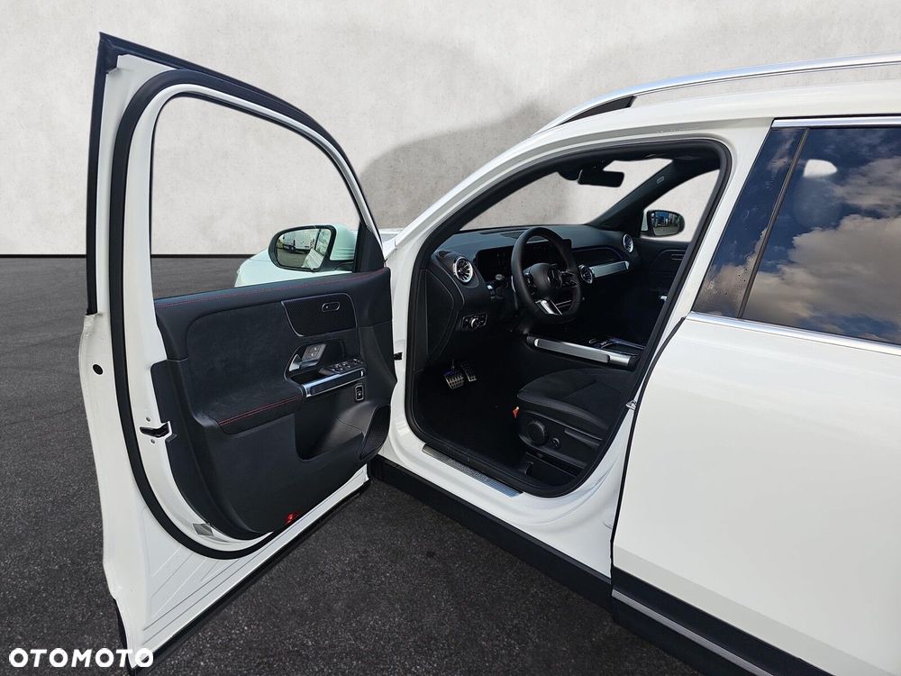 Mercedes-Benz GLB - 10