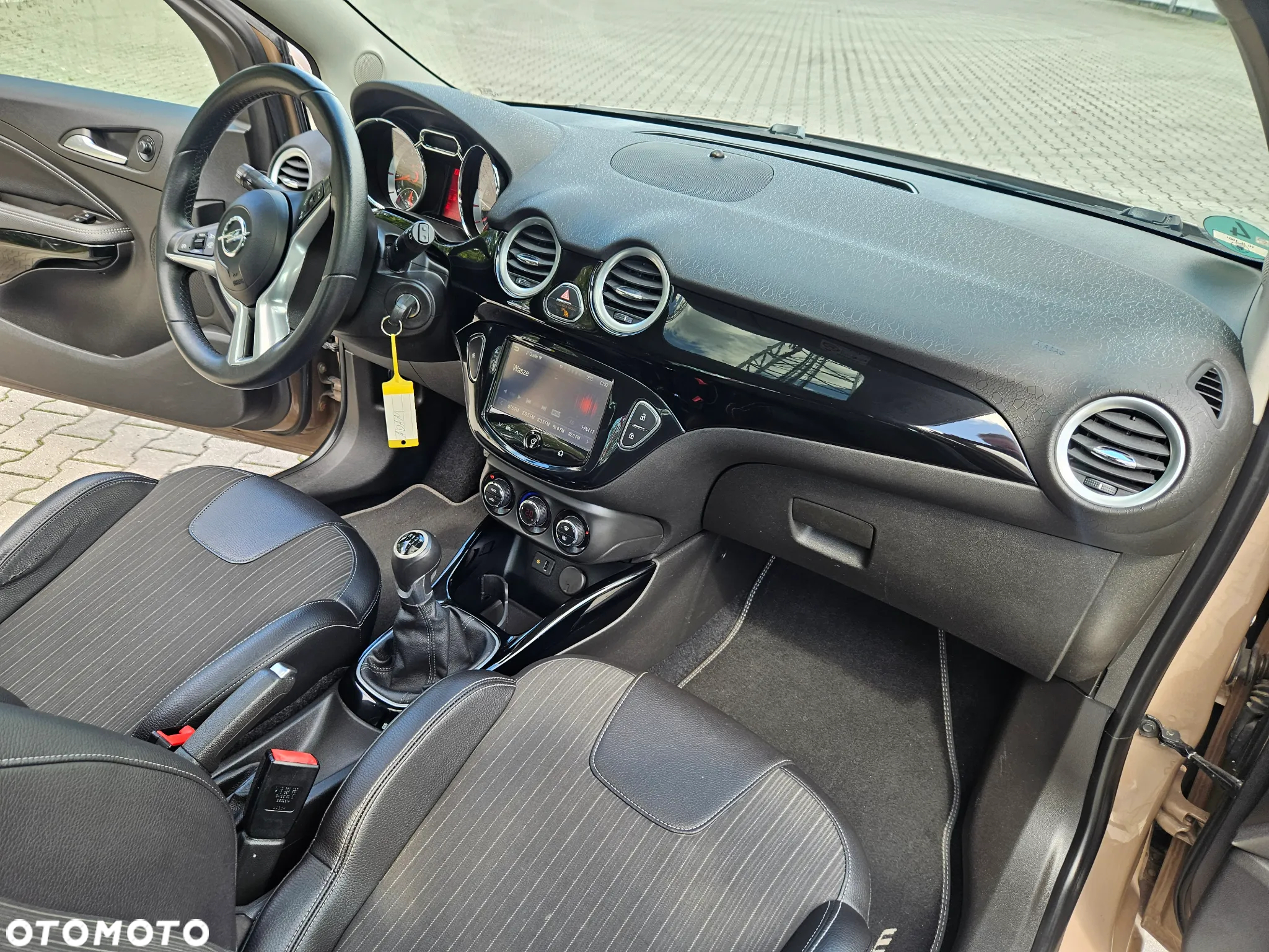 Opel Adam 1.2 Black Jack - 11