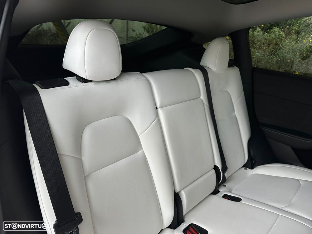 Tesla Model Y Standard RWD - 11