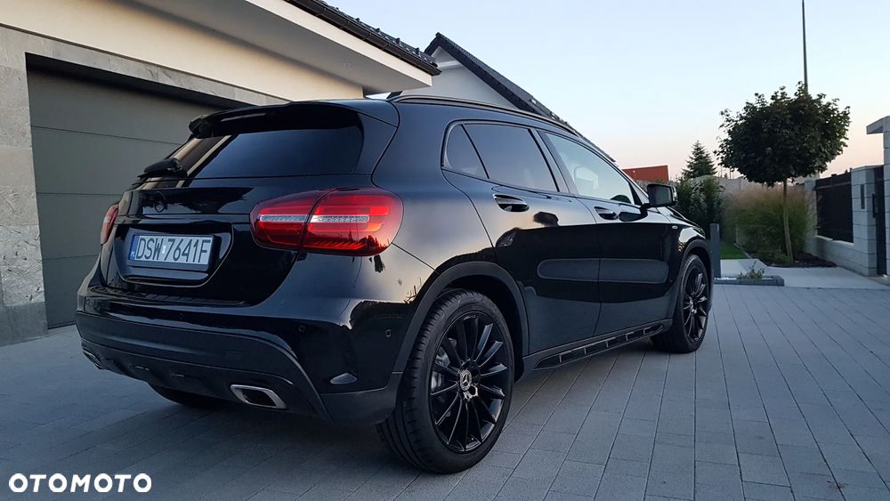 Mercedes-Benz GLA 180 7G-DCT AMG Line - 3