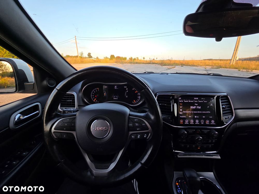 Jeep Grand Cherokee - 22