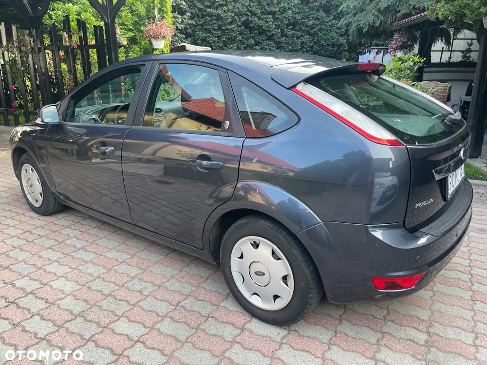 Ford Focus Ghia - 6