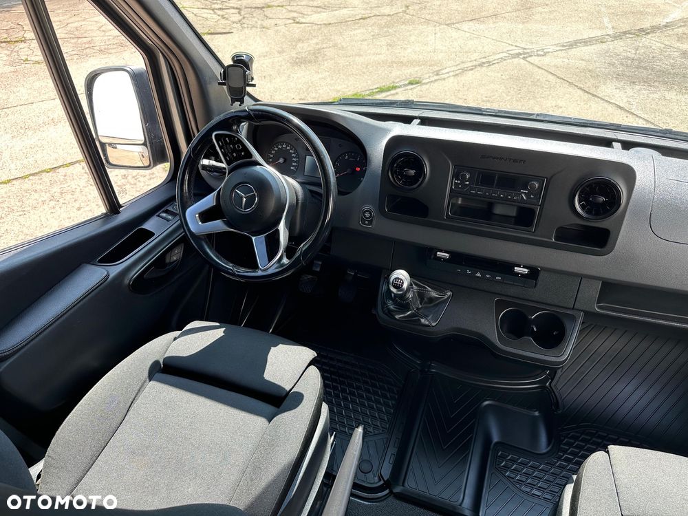 Mercedes-Benz Sprinter - 11